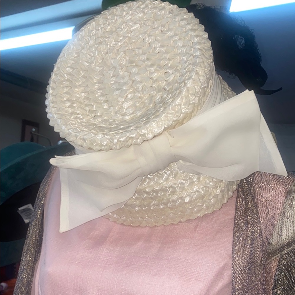 Vintage 1960βs- Elegant raffia hat with bow- Audrey Hepburn style